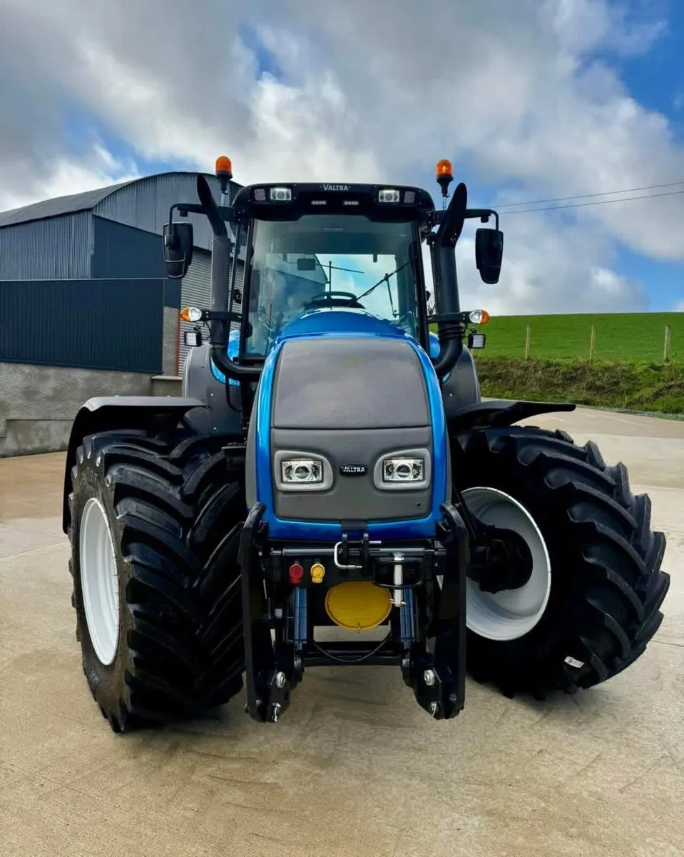 Valtra T130 - Image 2
