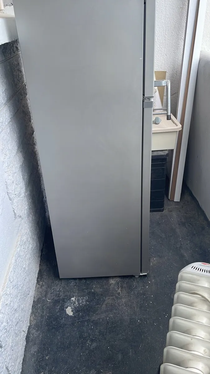 Fridge cfreezer - Image 2