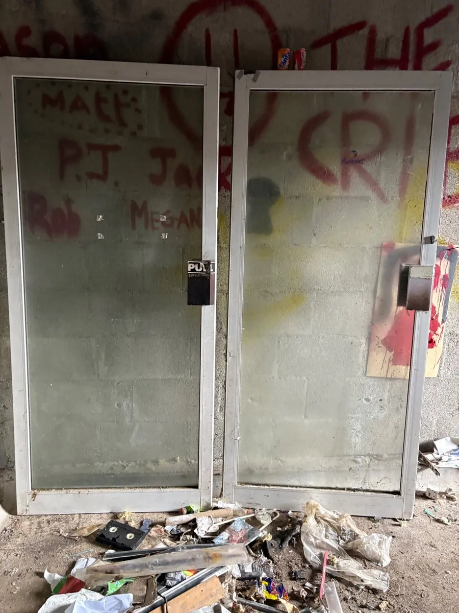 Double doors - Image 2