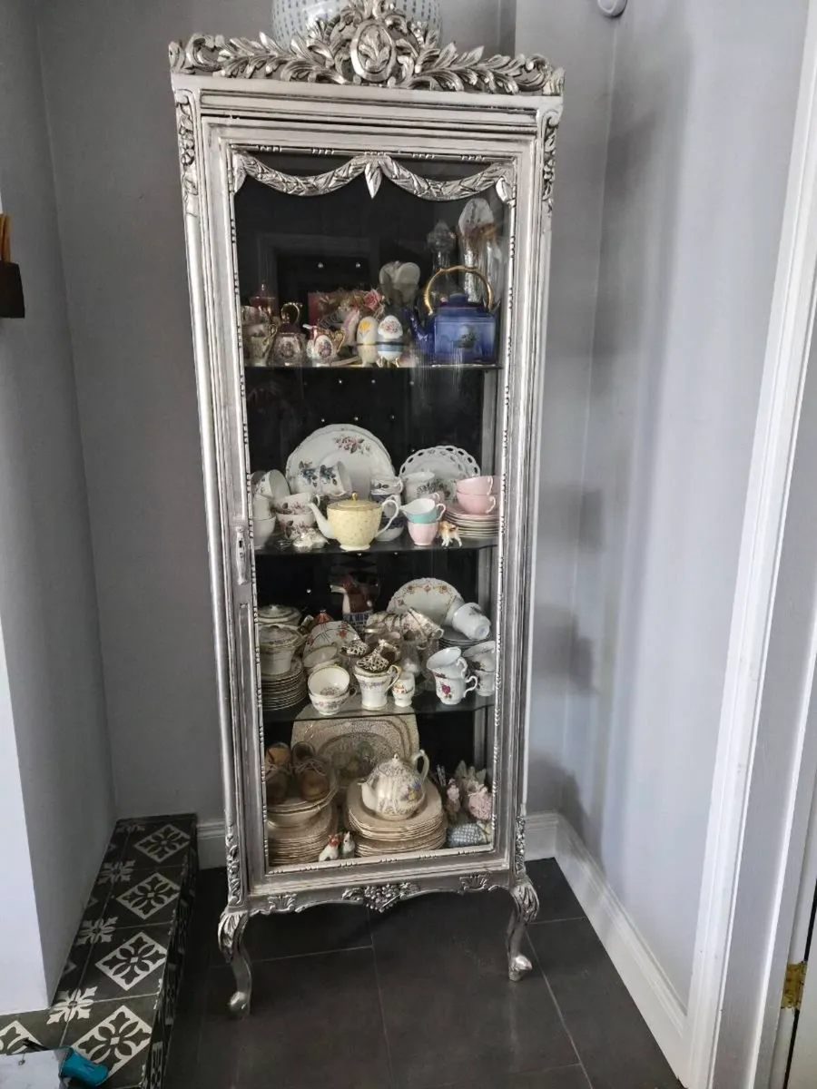 Cabinet - Image 1