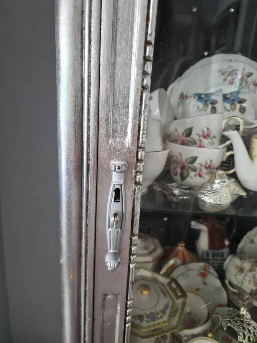 Cabinet - Image 2