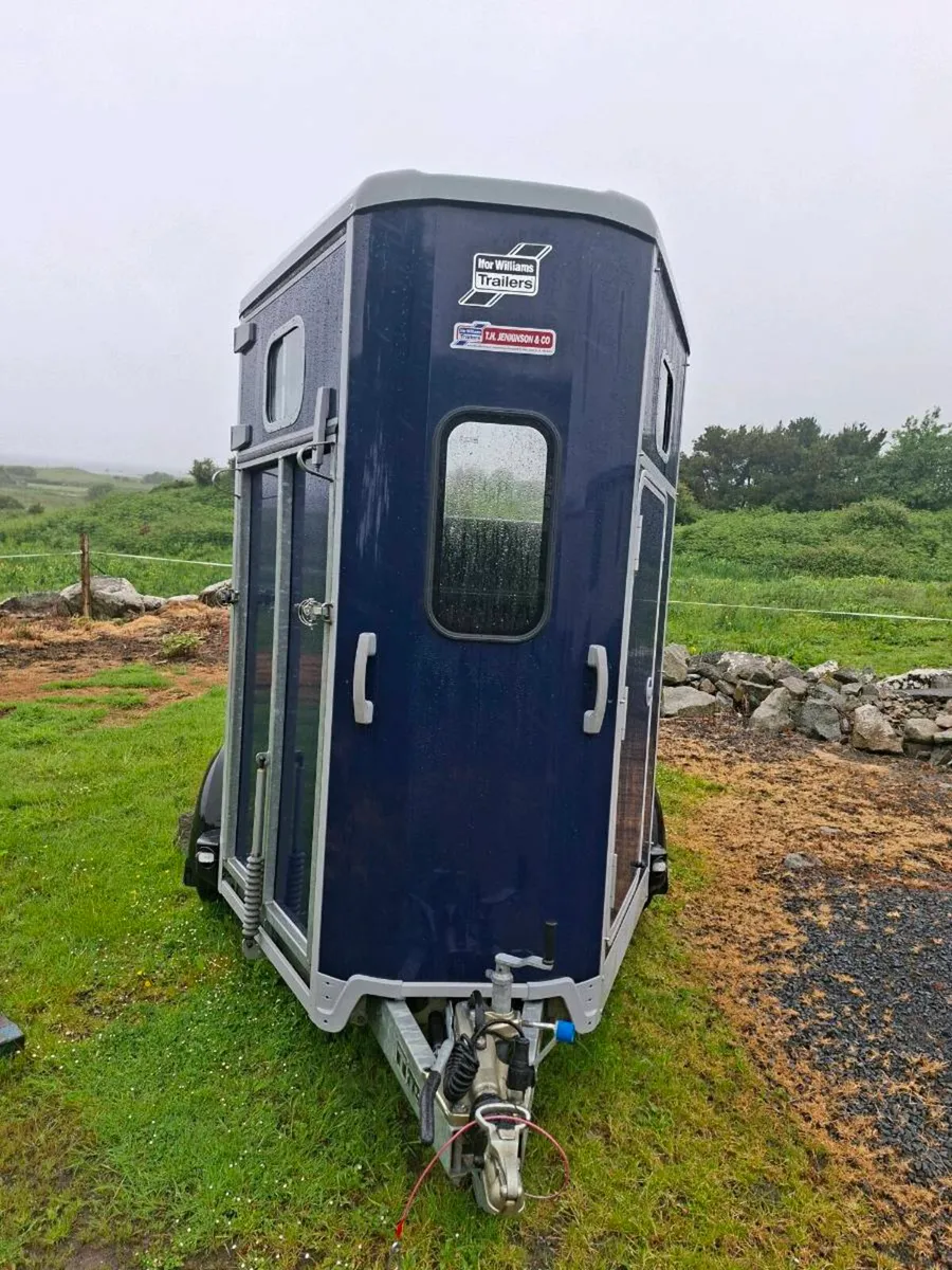 506 horse box - Image 1