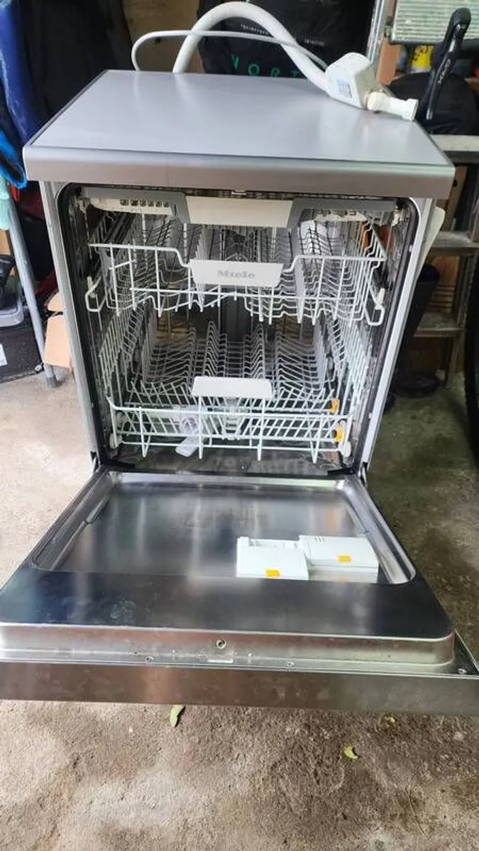 Miele 60CM Freestanding Standard Dishwasher Stainless Steel G5210SCCLST - Image 2