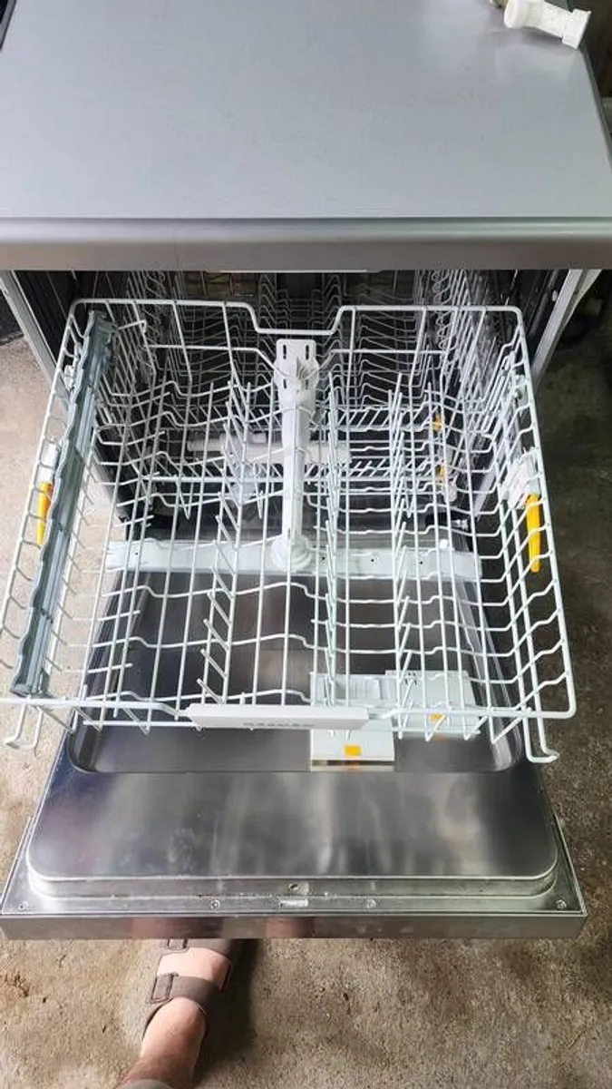 Miele 60CM Freestanding Standard Dishwasher Stainless Steel G5210SCCLST - Image 4