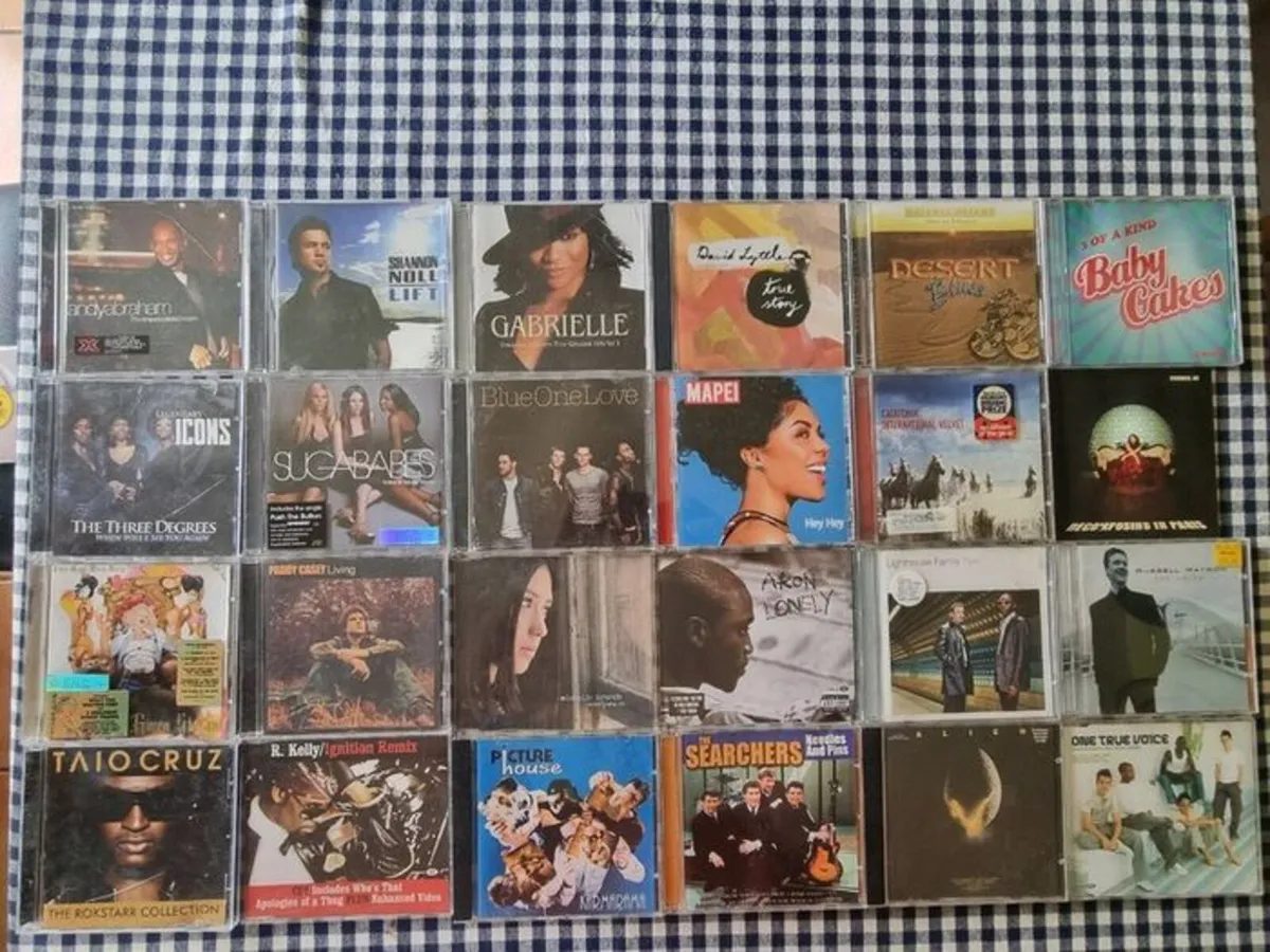 200 CDs with various music - Image 1