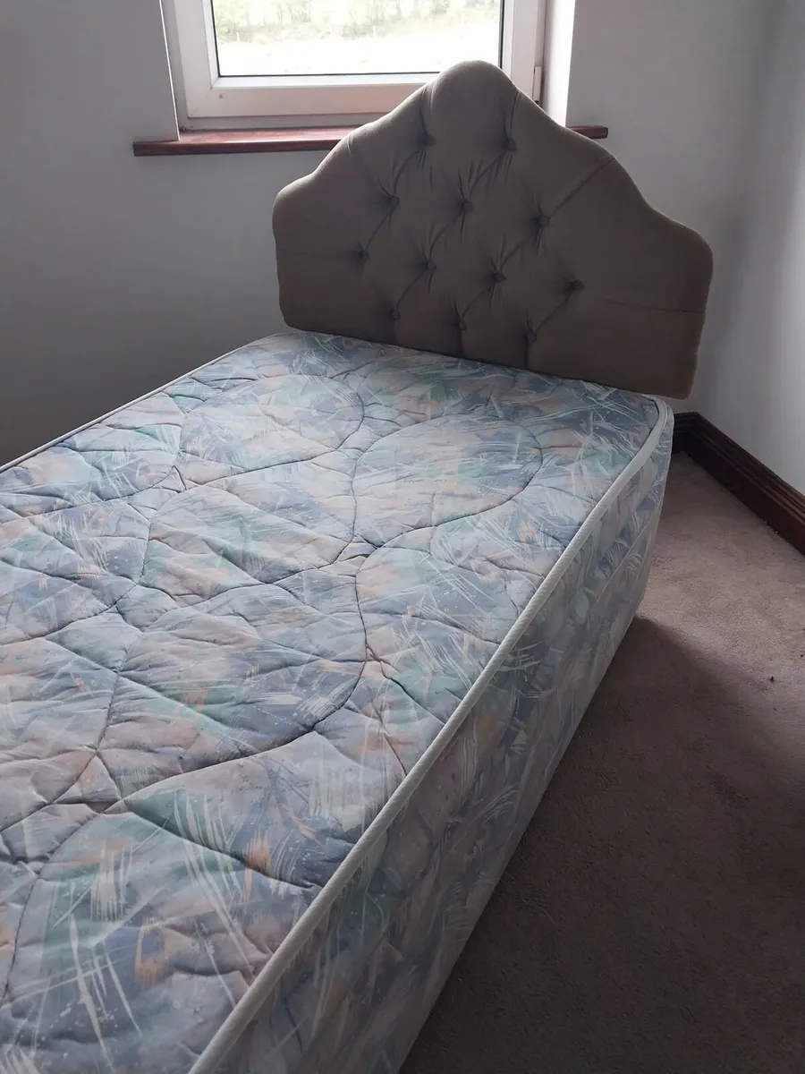 Bed - Image 1