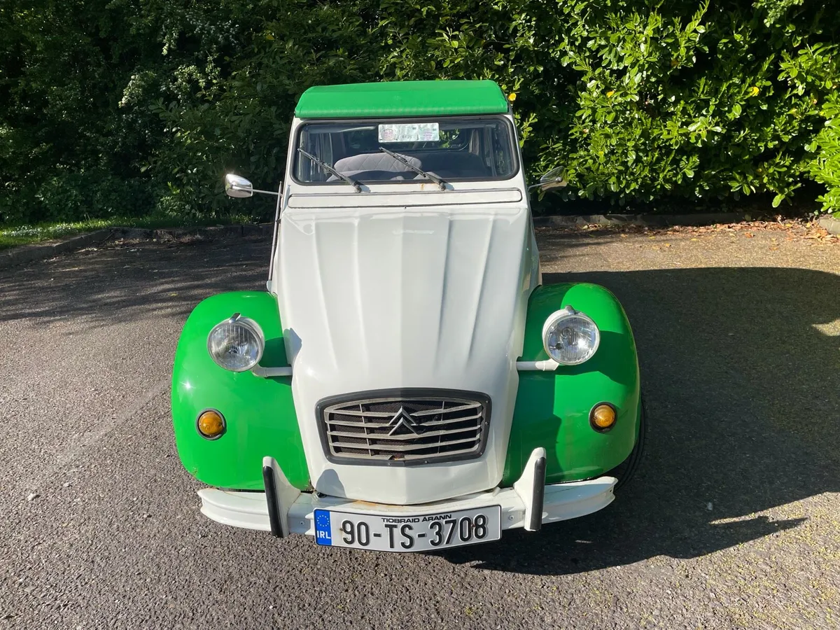 Vintage car - Image 1