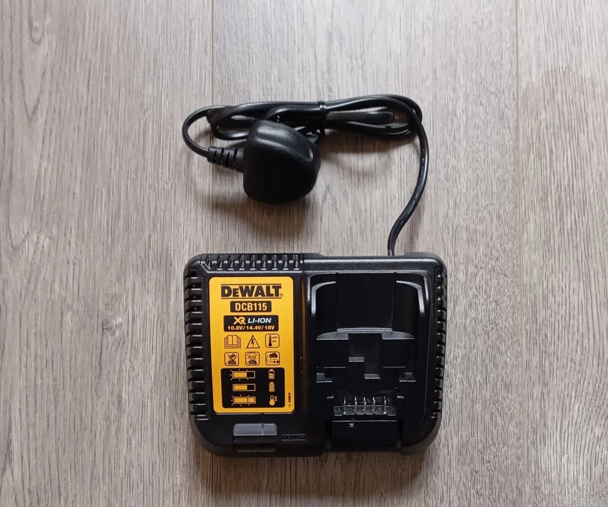 DeWalt dcb115 Charger (New)