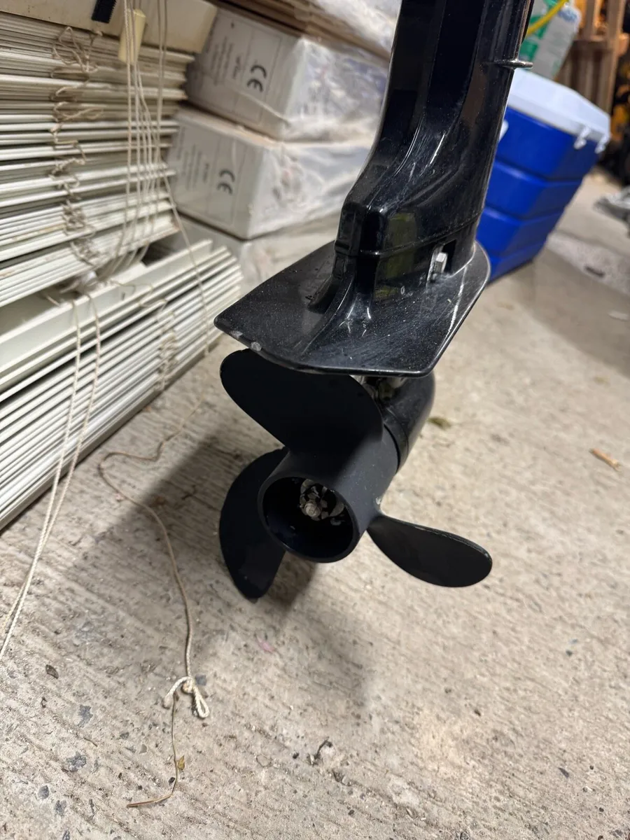 Mercury 4hp outboard - Image 3