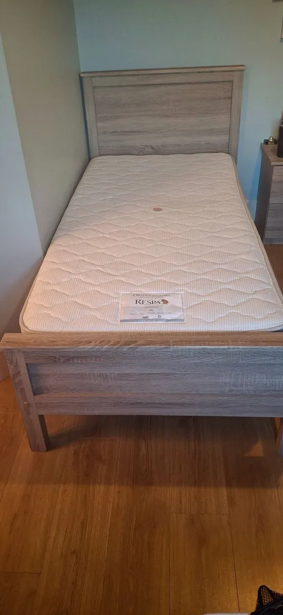 2 single wooden frame beds - Image 1