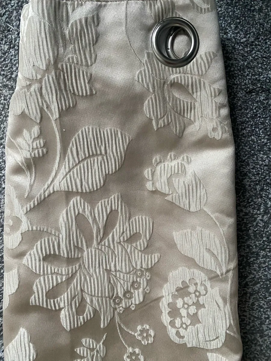 Curtains - Image 2