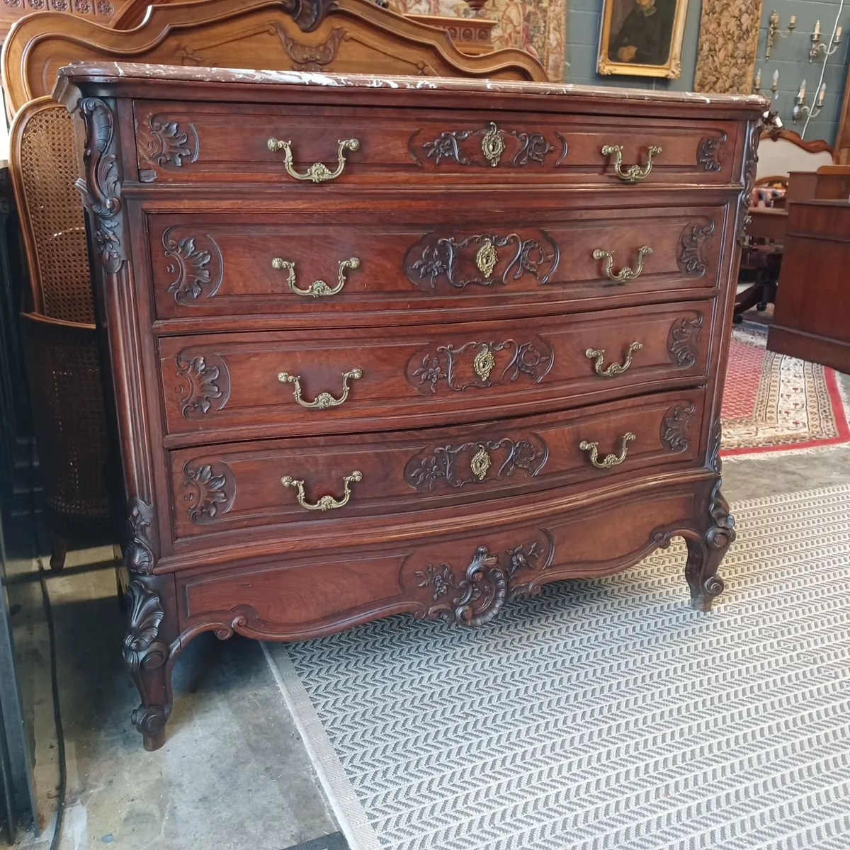 Classic Louis XV rosewood chest of drawers - Image 1