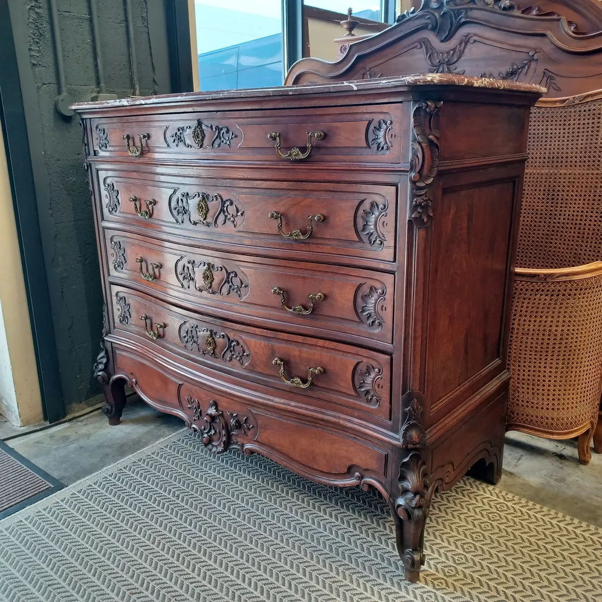 Classic Louis XV rosewood chest of drawers - Image 4