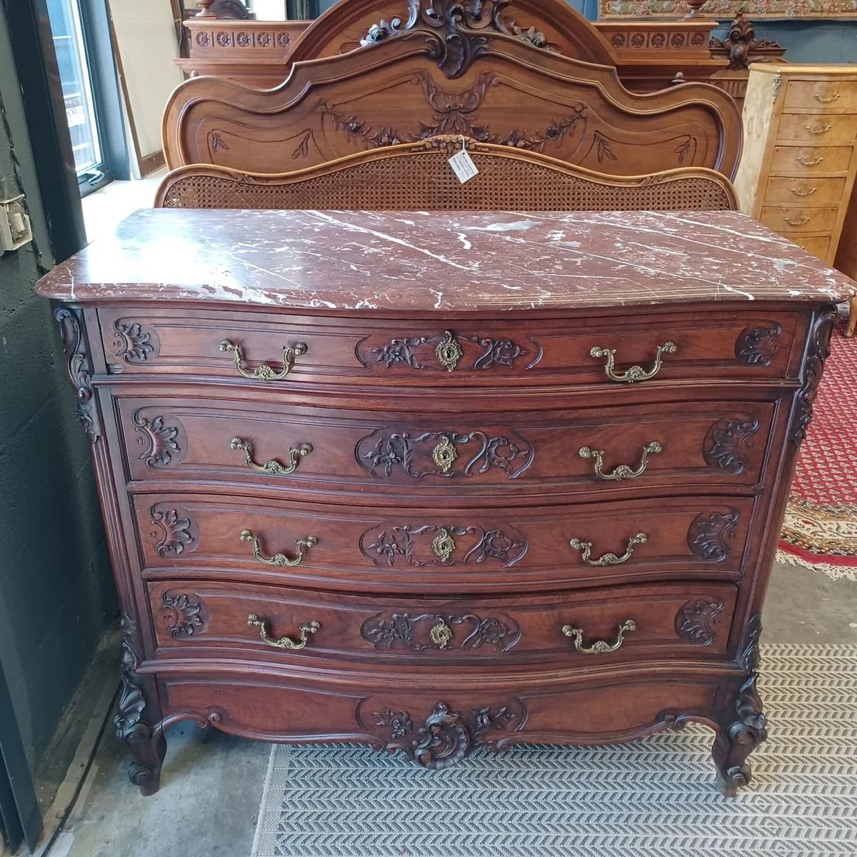 Classic Louis XV rosewood chest of drawers - Image 3