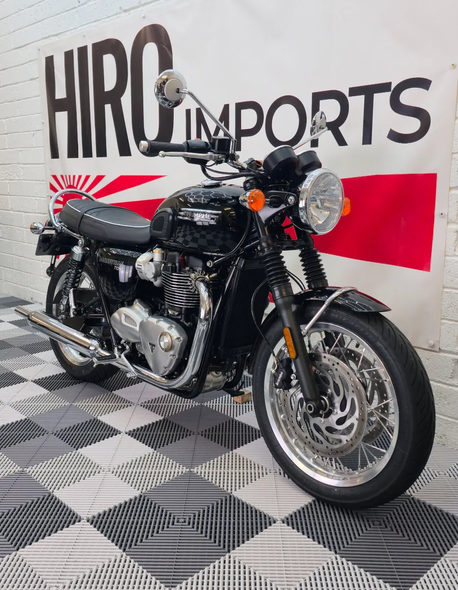 2025 Triumph Bonneville T120 - Image 2