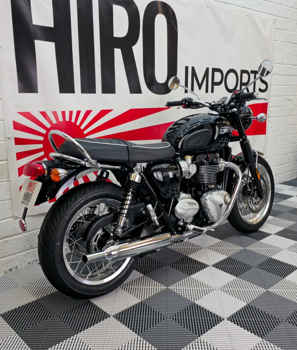 2025 Triumph Bonneville T120 - Image 3