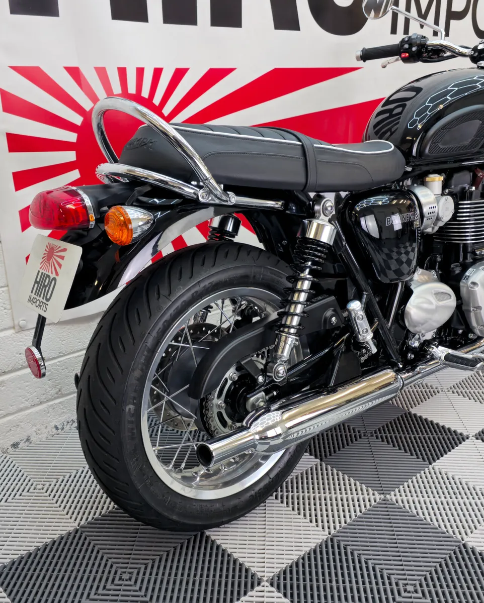 2025 Triumph Bonneville T120 - Image 4