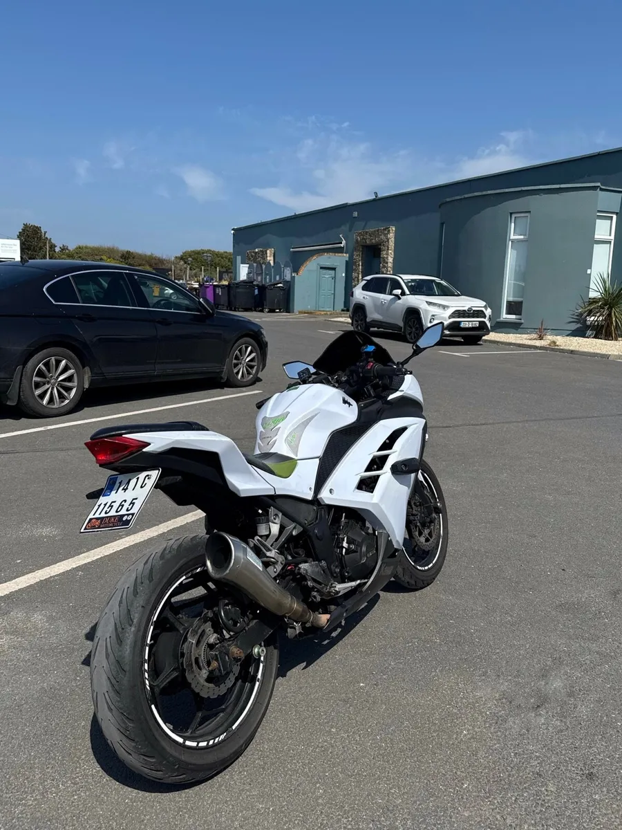 Kawasaki Ninja 300 abs - Image 4
