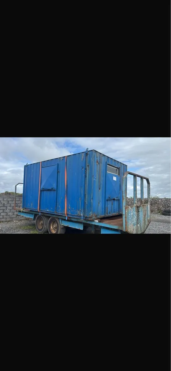 Site office for sale needs work €1500 - Image 1