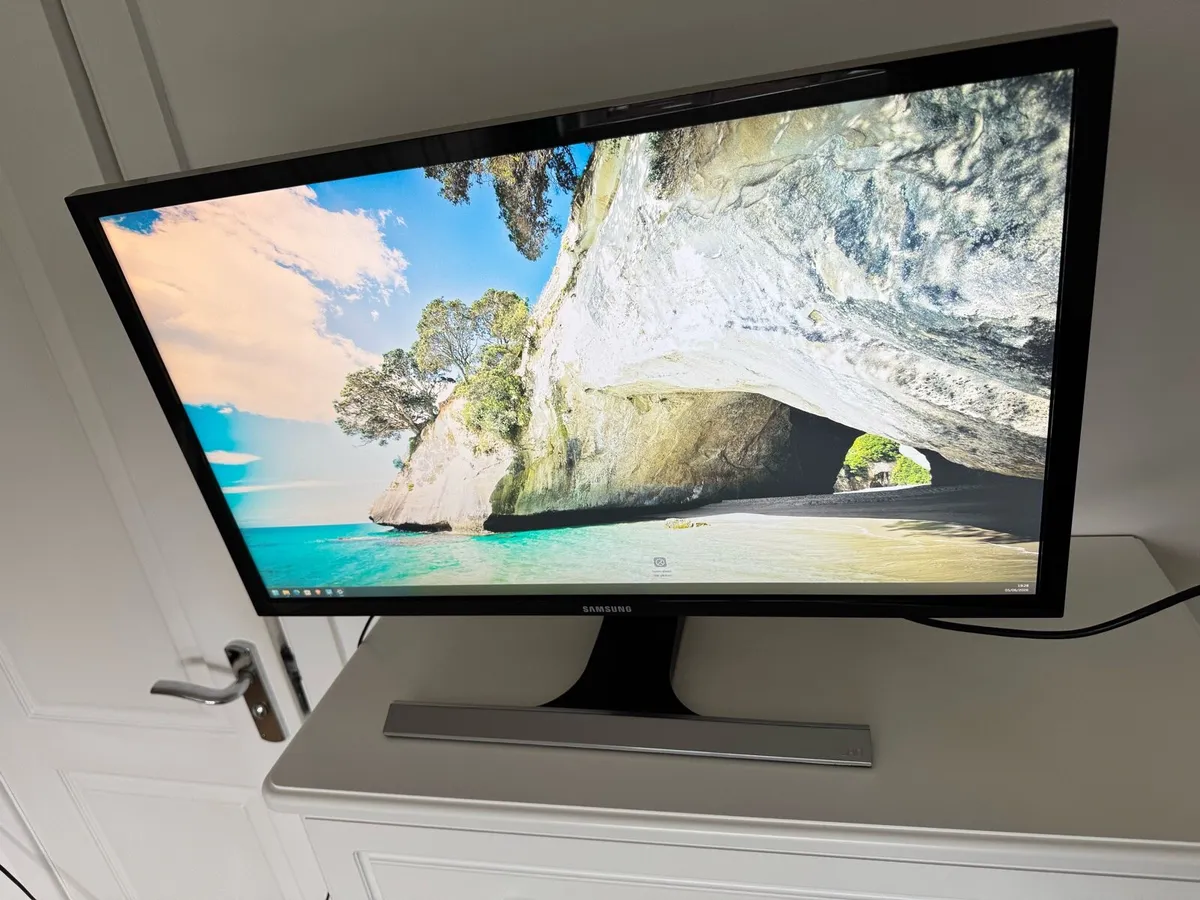 Samsung 28” 4K Monitor - Image 1