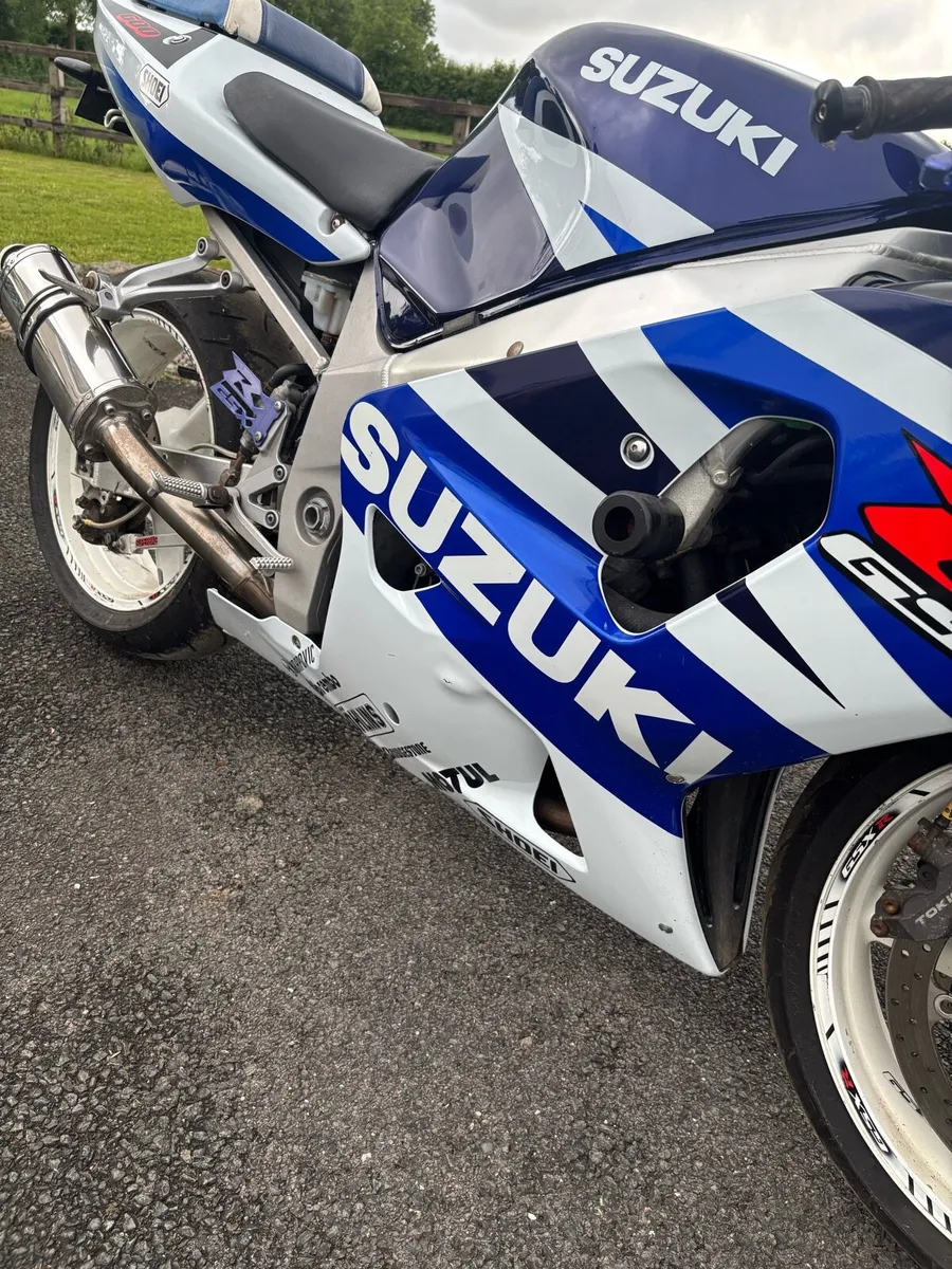 GSXR 600 & Helmet, Jacket x2 & Gloves - Image 4