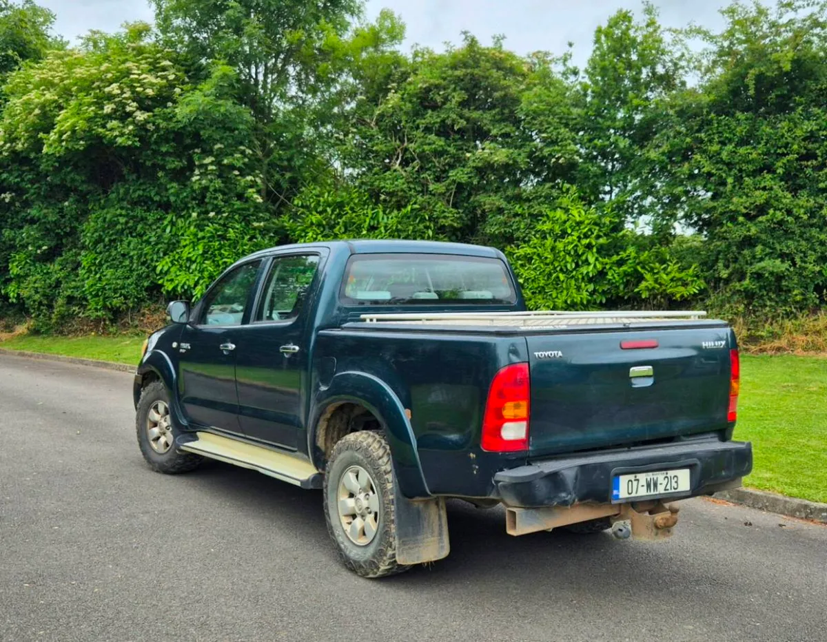 2007 Toyota Hilux 2.4 SR5 Double Cab - Image 2