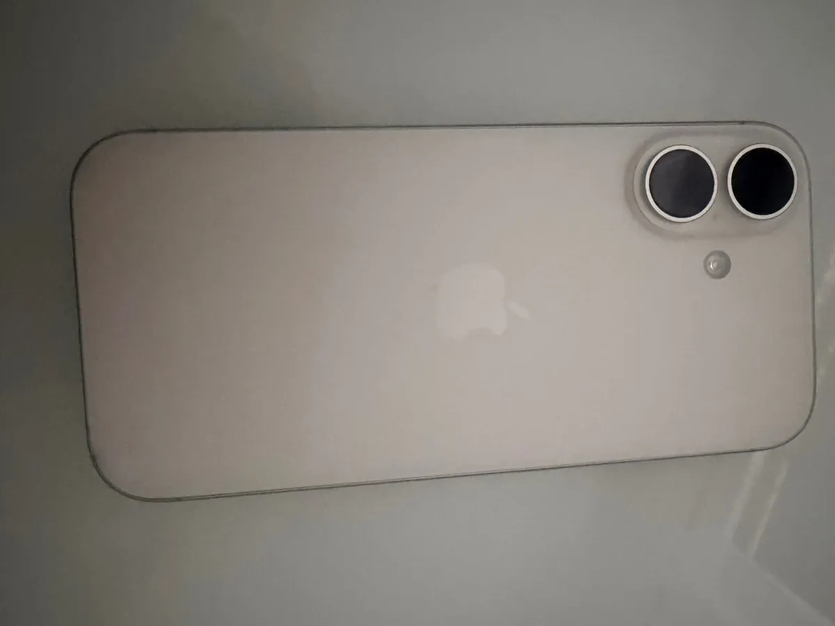 iPhone 17 - Image 1