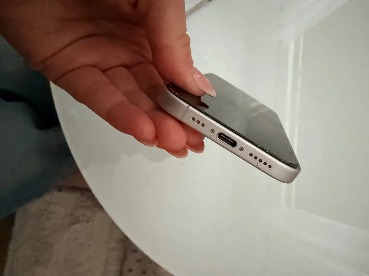 iPhone 17 - Image 2