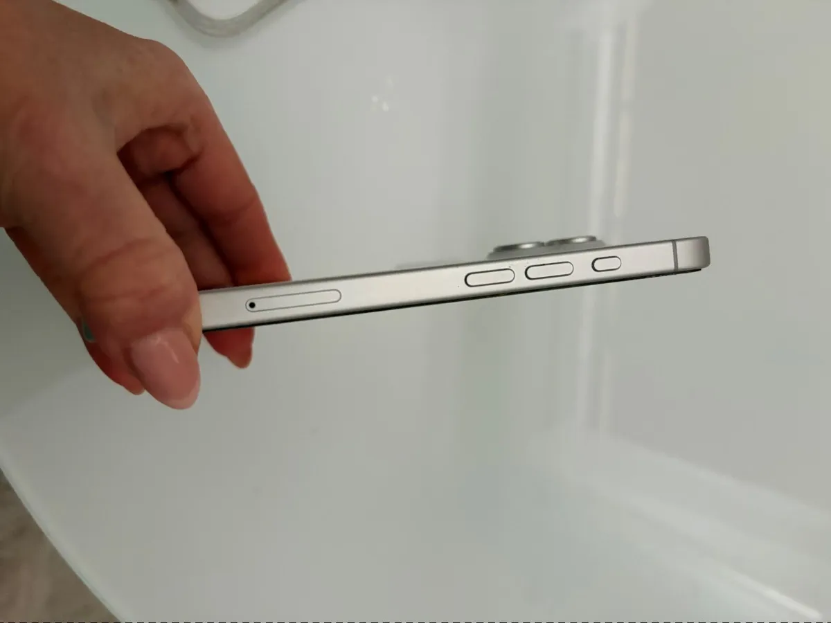 iPhone 17 - Image 3