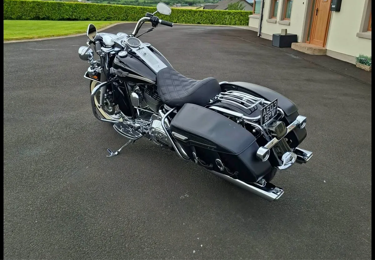 2003 100th anniversary road king - Image 3