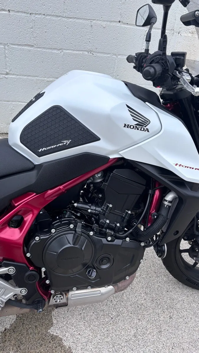 2025 CB 750 Honda Hornet - Image 4
