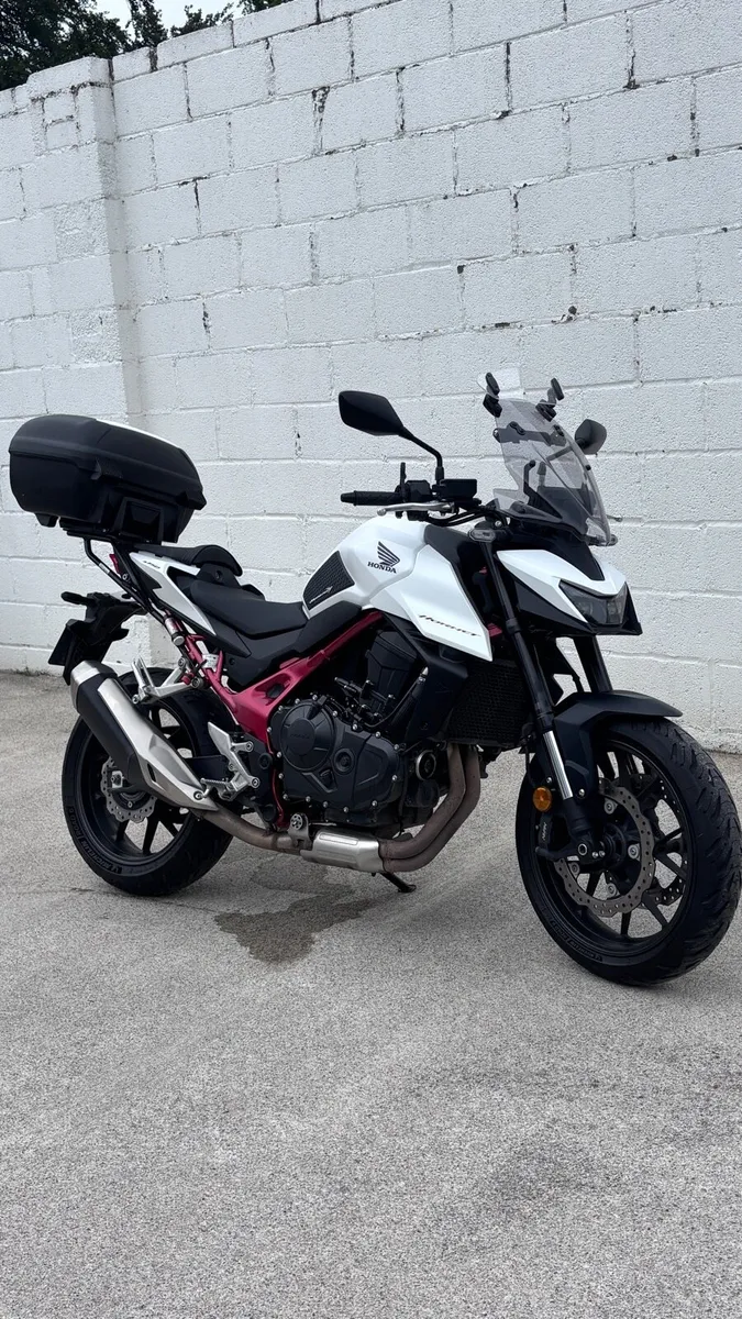 2025 CB 750 Honda Hornet - Image 1