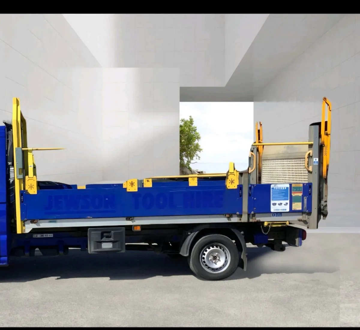 14Ft dropside body Tail lift - Image 2
