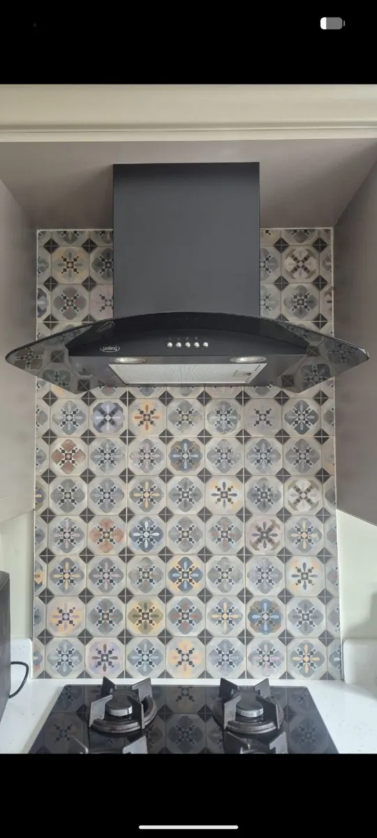 Gas cooking hob and extraction fan - Image 3