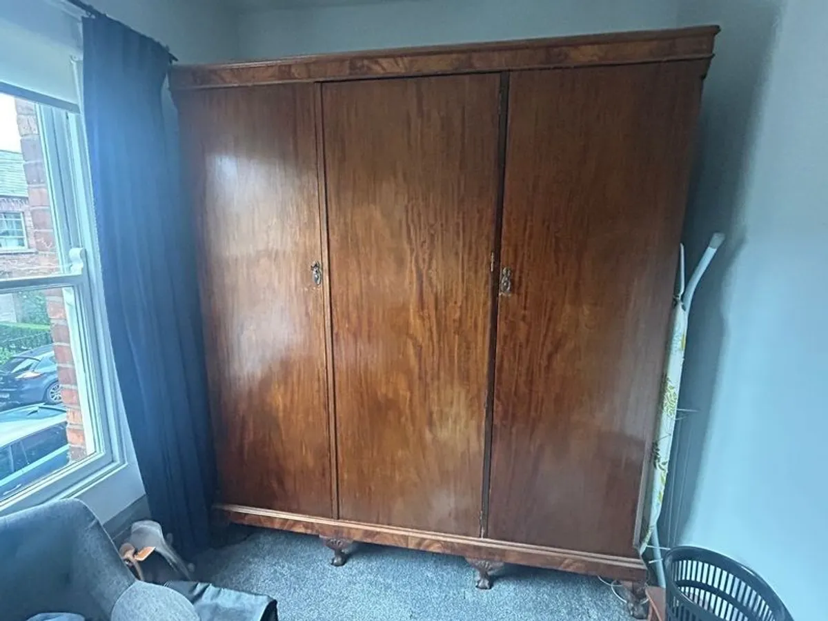 wardrobe - Image 1