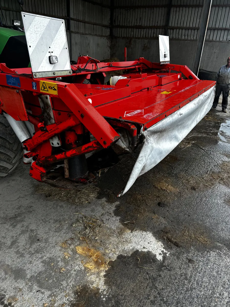 Kuhn triple mowers NO VAT - Image 3