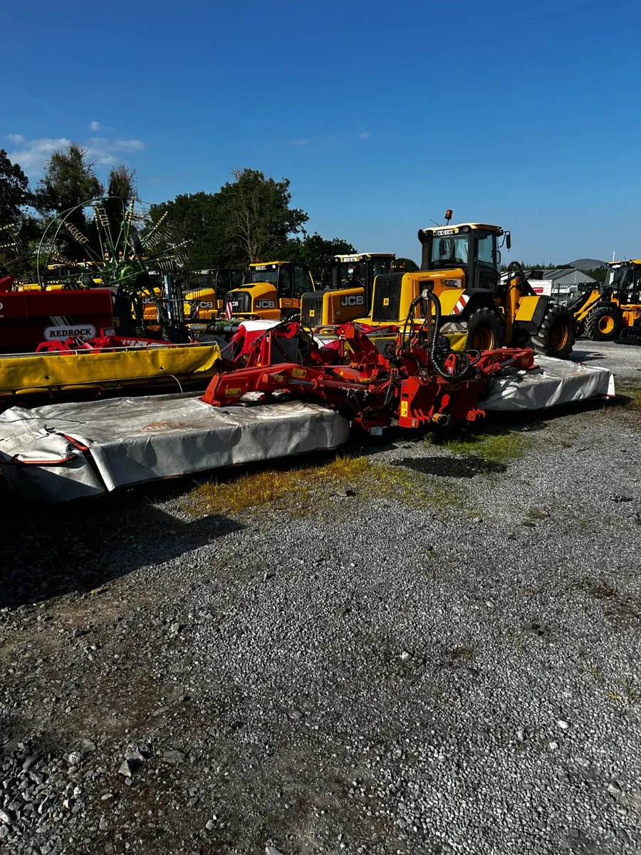 Kuhn triple mowers NO VAT - Image 1