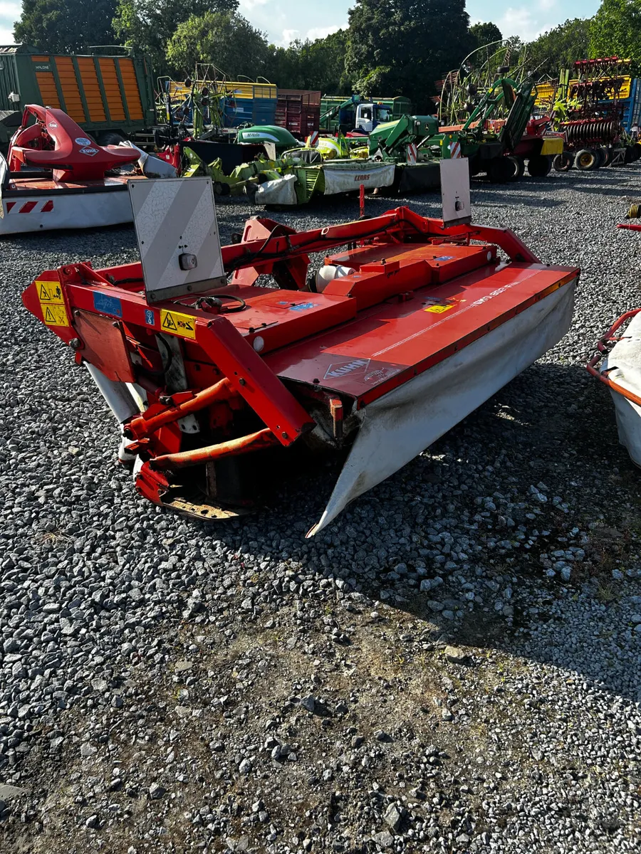 Kuhn triple mowers NO VAT - Image 2