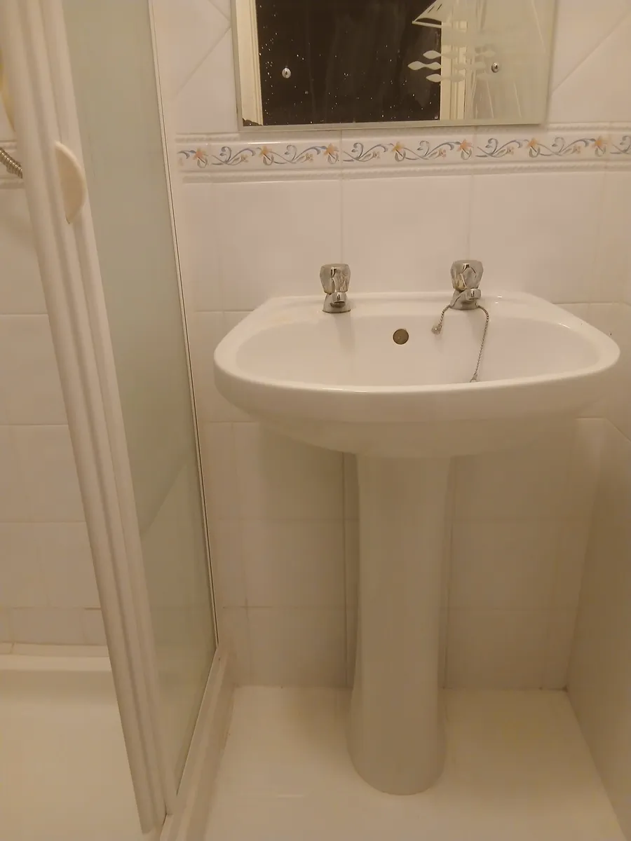 2 sinks for sale perfect condition - Image 3
