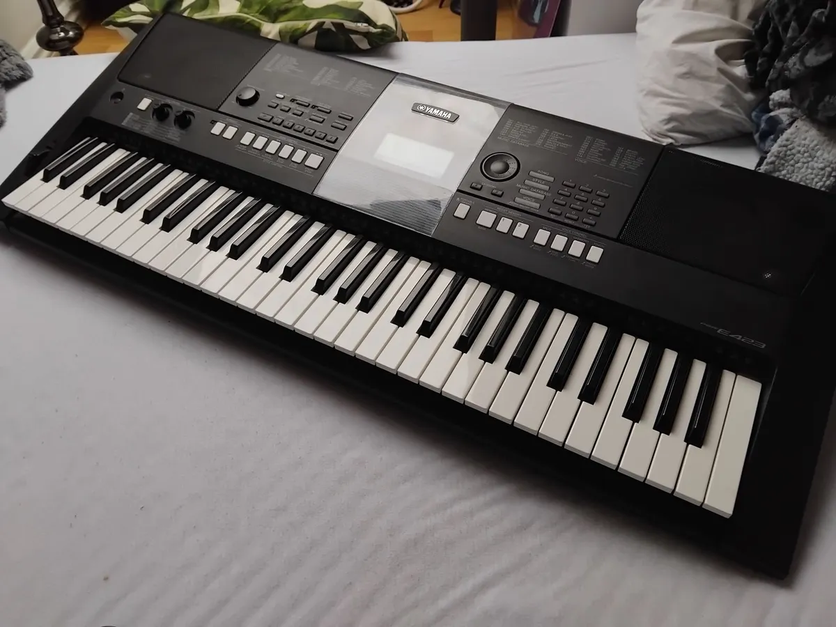 Yamaha Keyboard psr e423 - Great condition - Image 1
