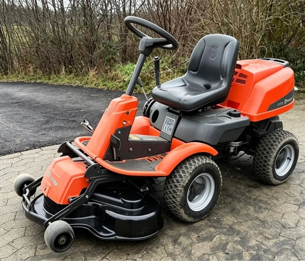 Husqvarna ride on lawnmower - Image 2