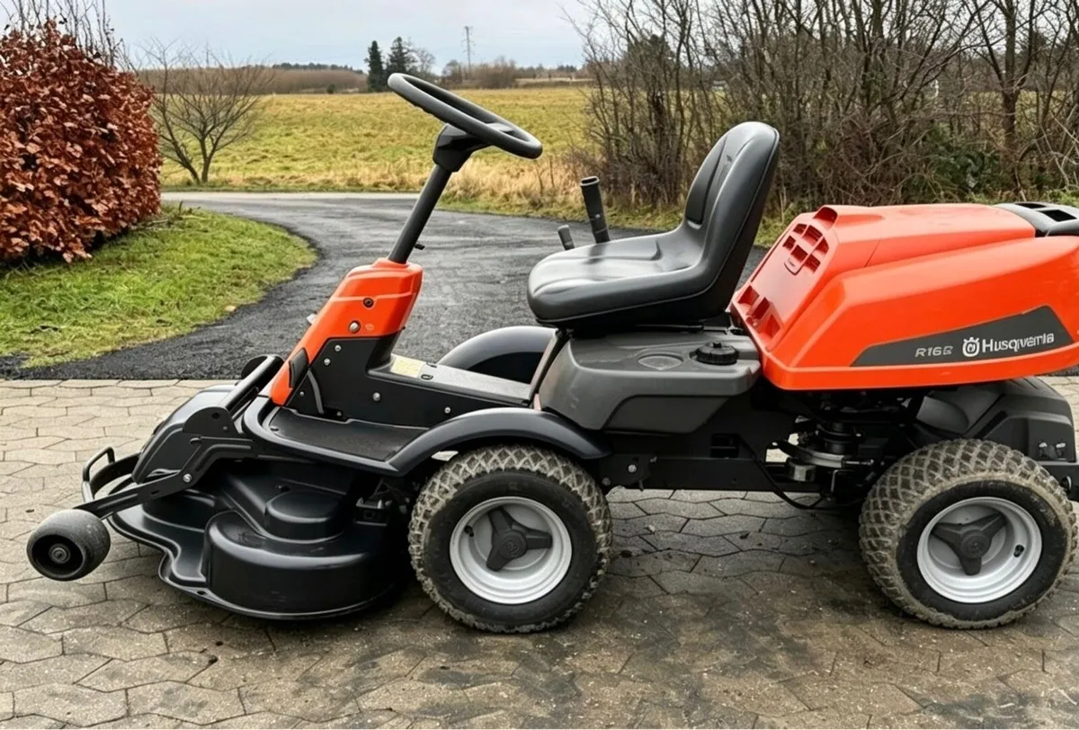 Husqvarna ride on lawnmower - Image 3