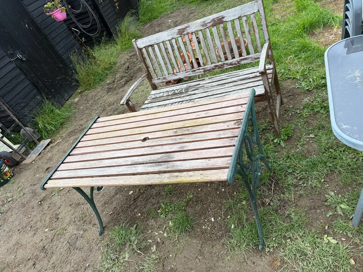 1 garden cast iron table + 1 wooden bench - Image 1