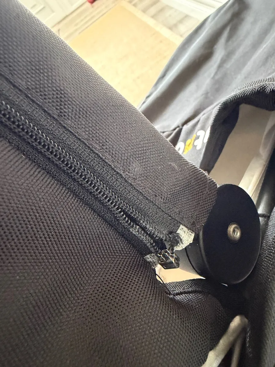 Out n about bassinet - Image 2