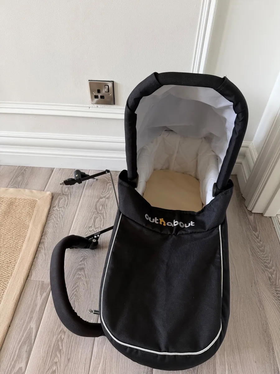 Out n about bassinet - Image 1