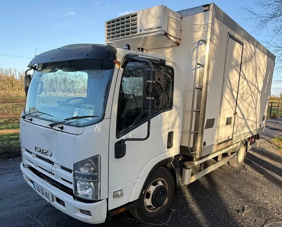 Isuzu 2013 Low mileage - Image 3