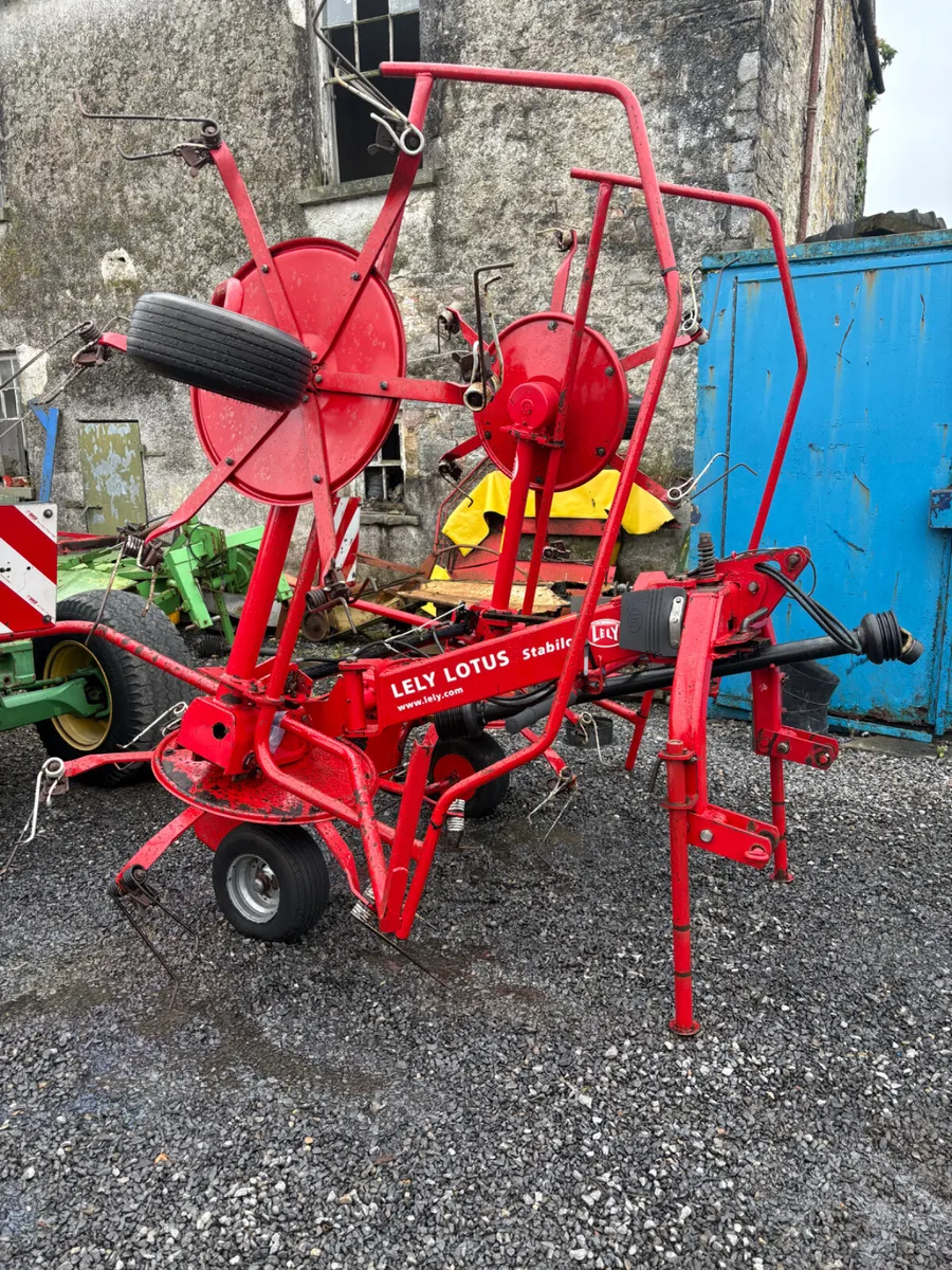 Lely Lotus Tedder - Image 1