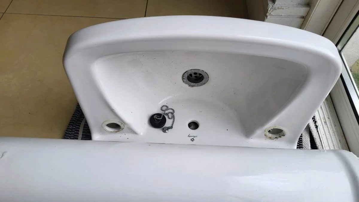 Sink, sink stand and faucet - Image 3