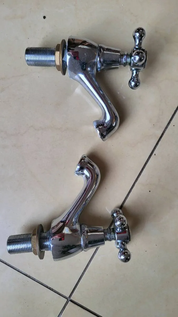 Sink, sink stand and faucet - Image 2