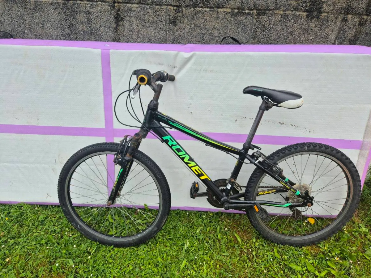Boys 24inch bike - Image 1